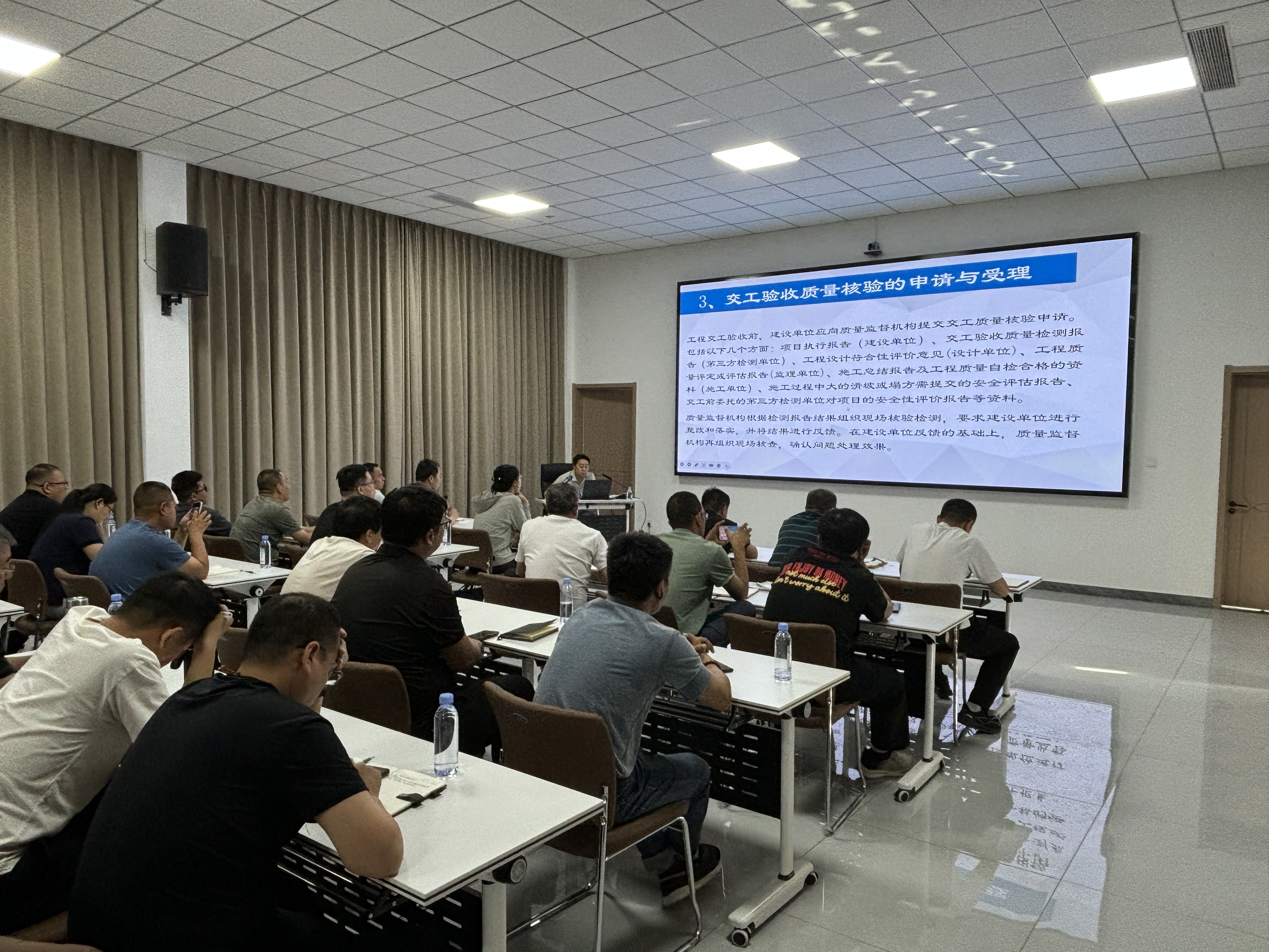 邯港公司组织开展邯港高速一期项目交工验收与质量鉴定专题培训